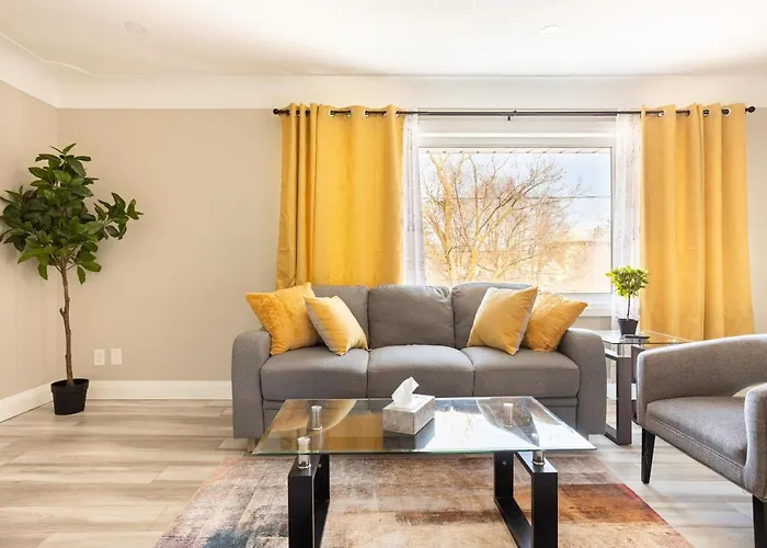 Entire 2 Bedroom Apartment Downtown - U3