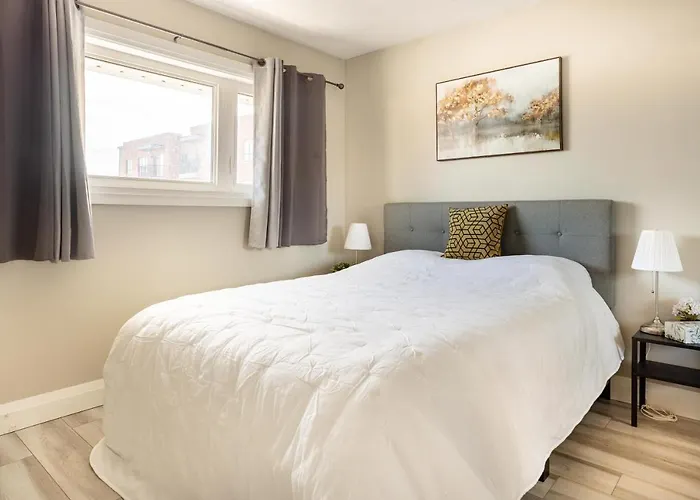 Entire 2 Bedroom Apartment Downtown - U3