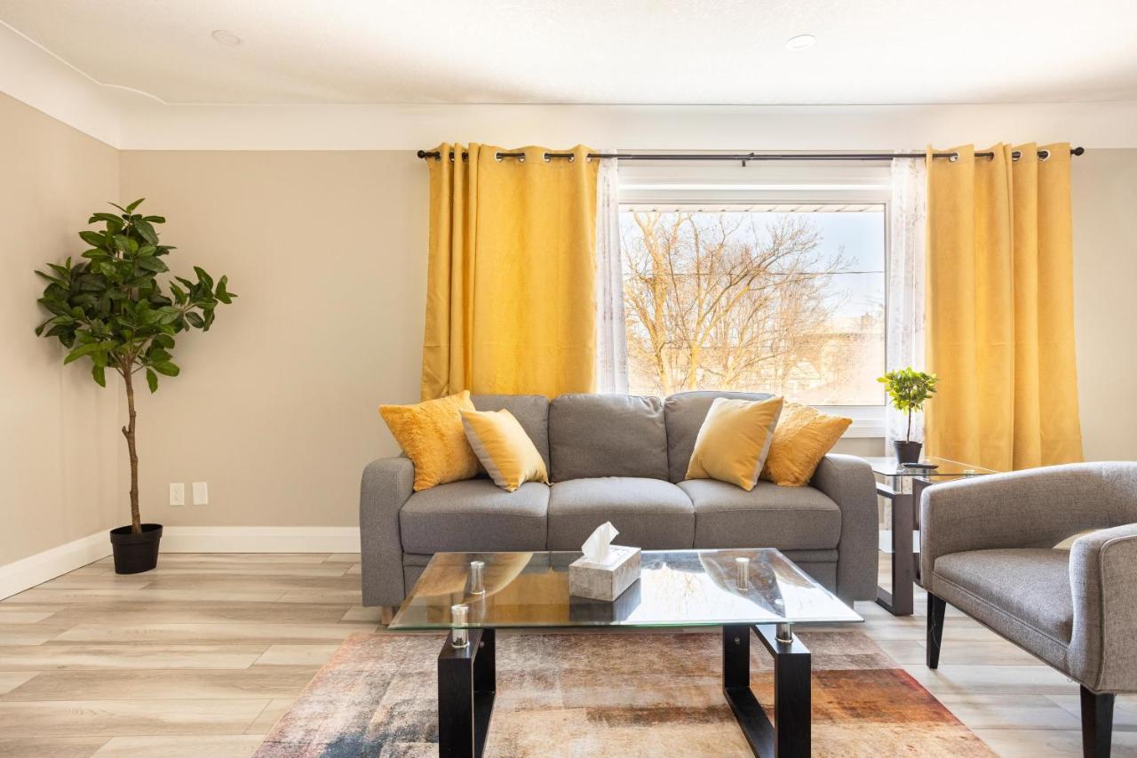 Entire 2 Bedroom Downtown - U3 Waterloo