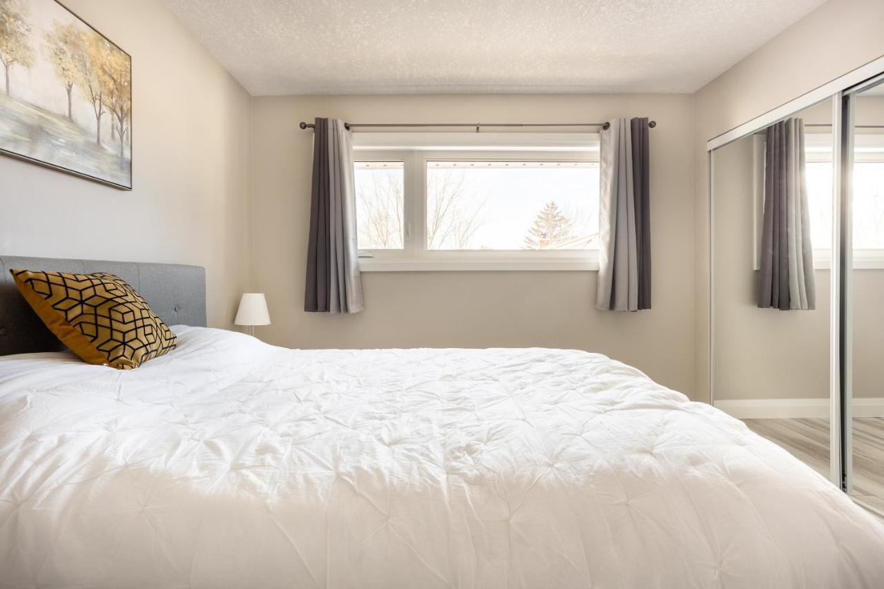 Entire 2 Bedroom Downtown - U3 Apartment *